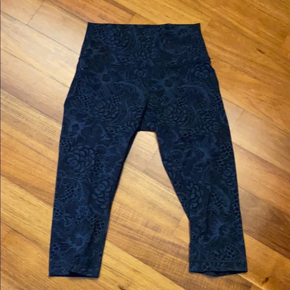 Lululemon 6  crop  Noir blue black